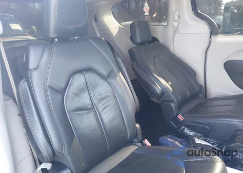 2017 Chrysler Pacifica Touring-L z USA, uszkodzony, nr VIN 2C4RC1BG6HR805243